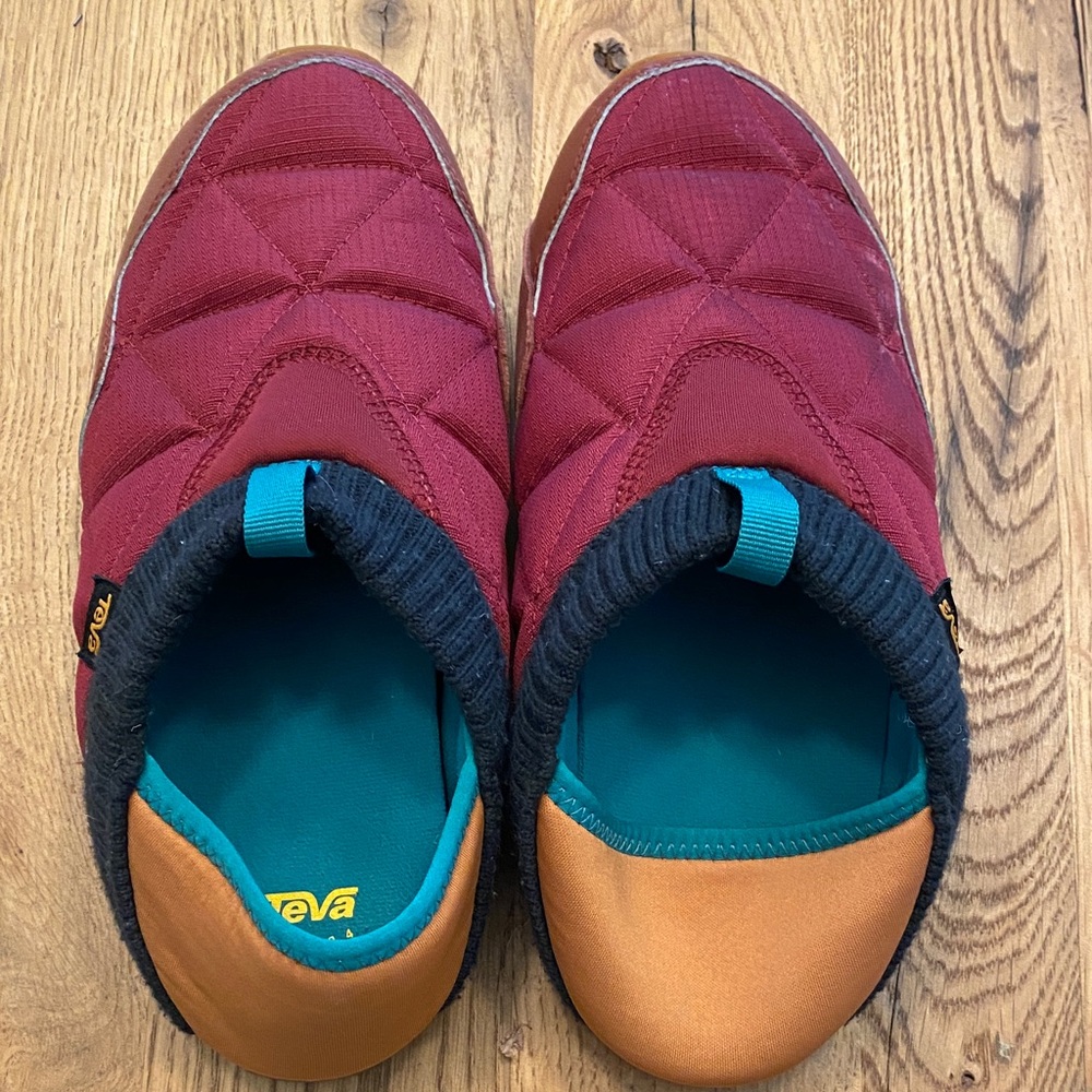 Teva Men's Burgundy and Tan Quilted Slip-Ons